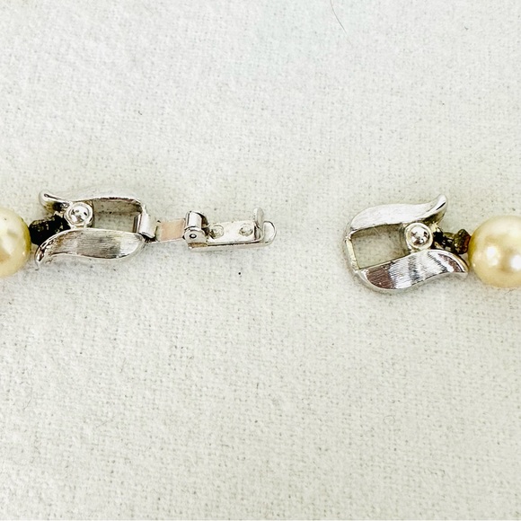 CROWN TRIFARI Vintage Mid-Century Faux Pearl Choker Necklace Silver Tone Clasp - Picture 10 of 12